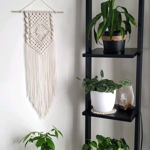 Small macrame wall hanging / boho wall decor